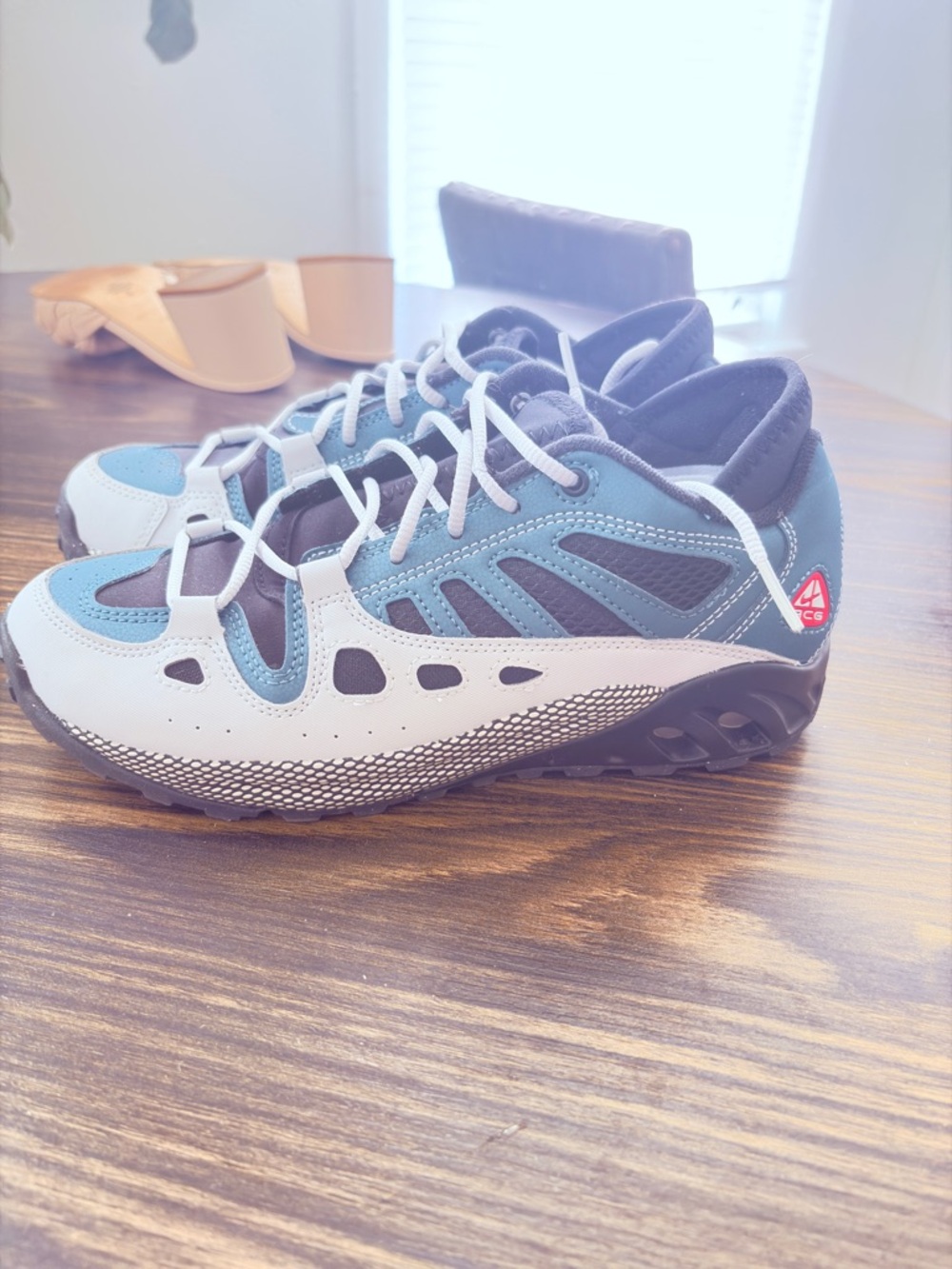 Nike ACG Air Exploraid ~ Teal and Gray air Lace-Up Sneakers. - Picture 2 of 5